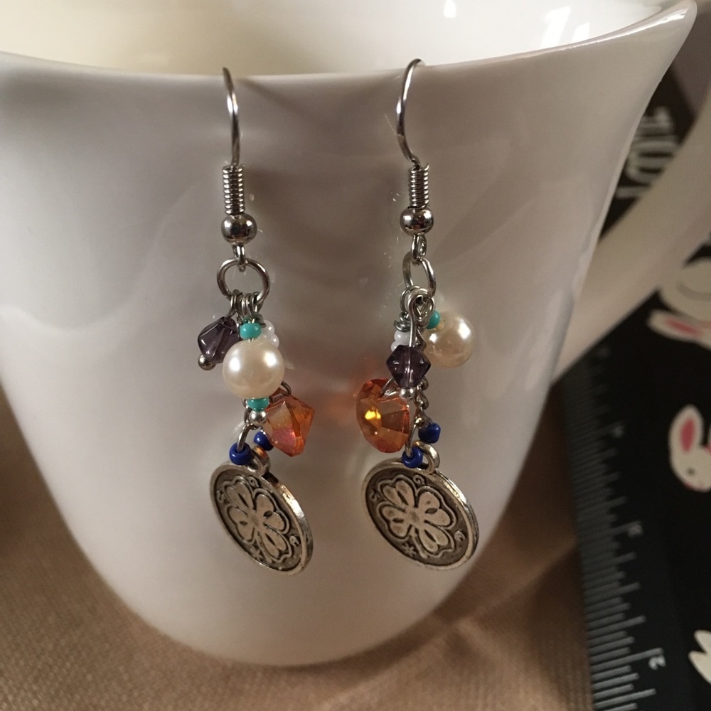 Fashion earrings, dangle earrings